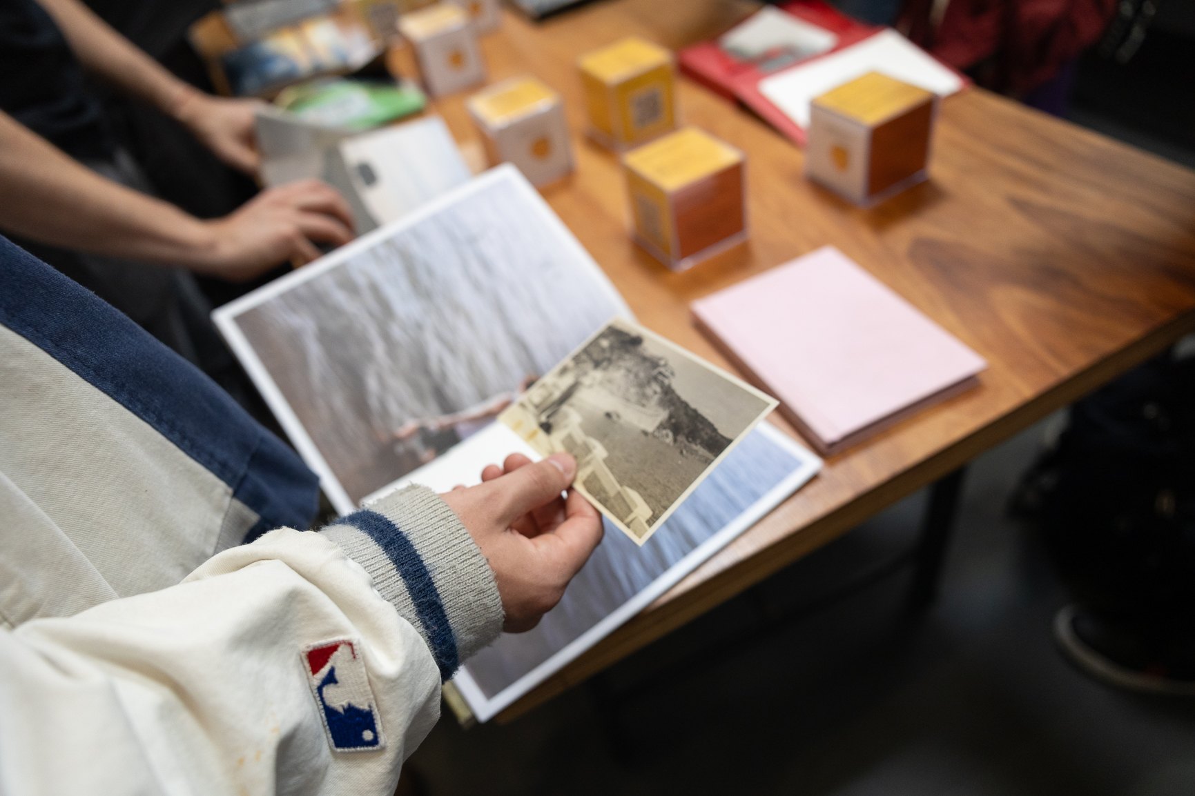 Detrás de los fotolibros en Sala Arbus